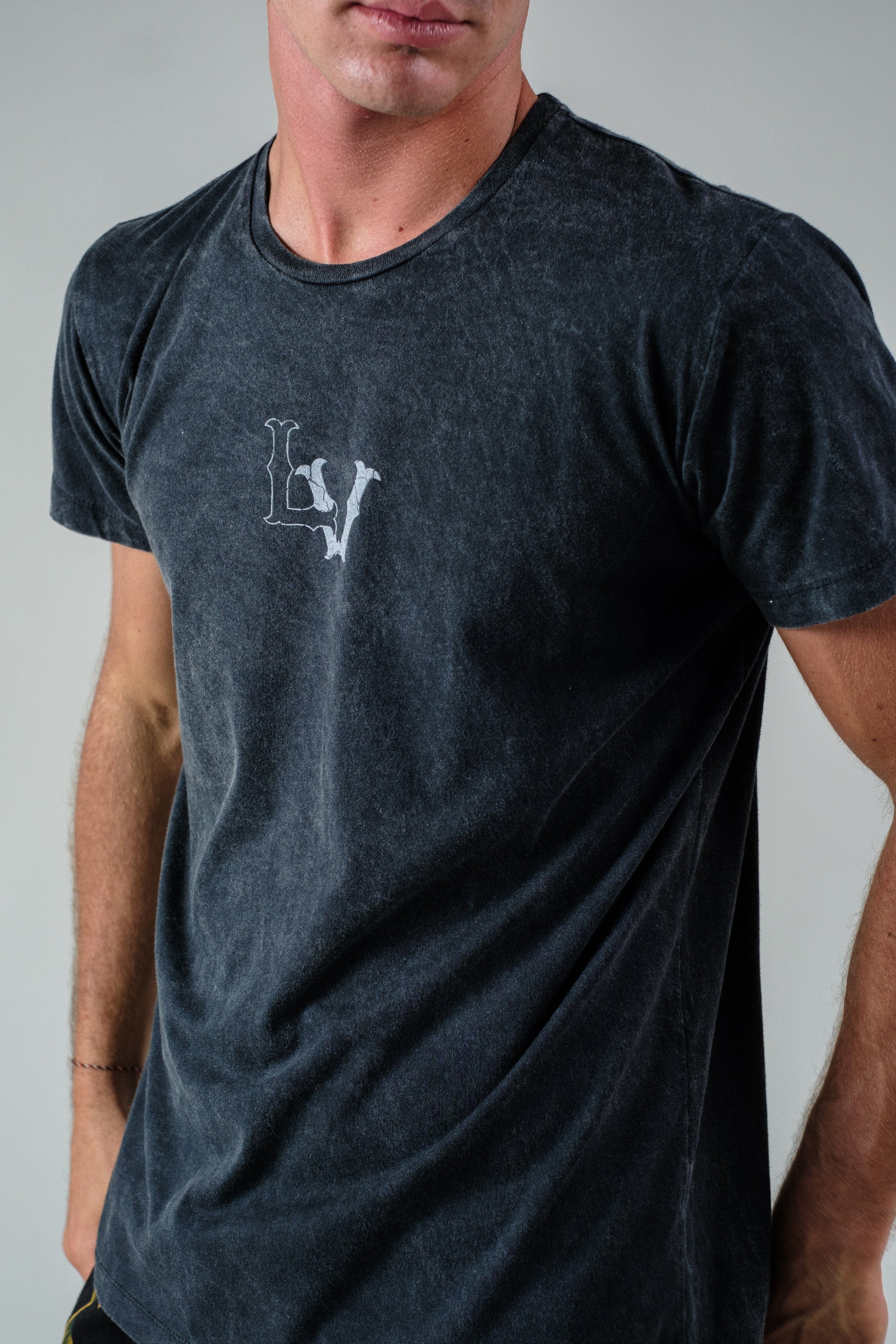 Lvt Cross Crack - Man T-Shirt - VERITAS & LIBERTE