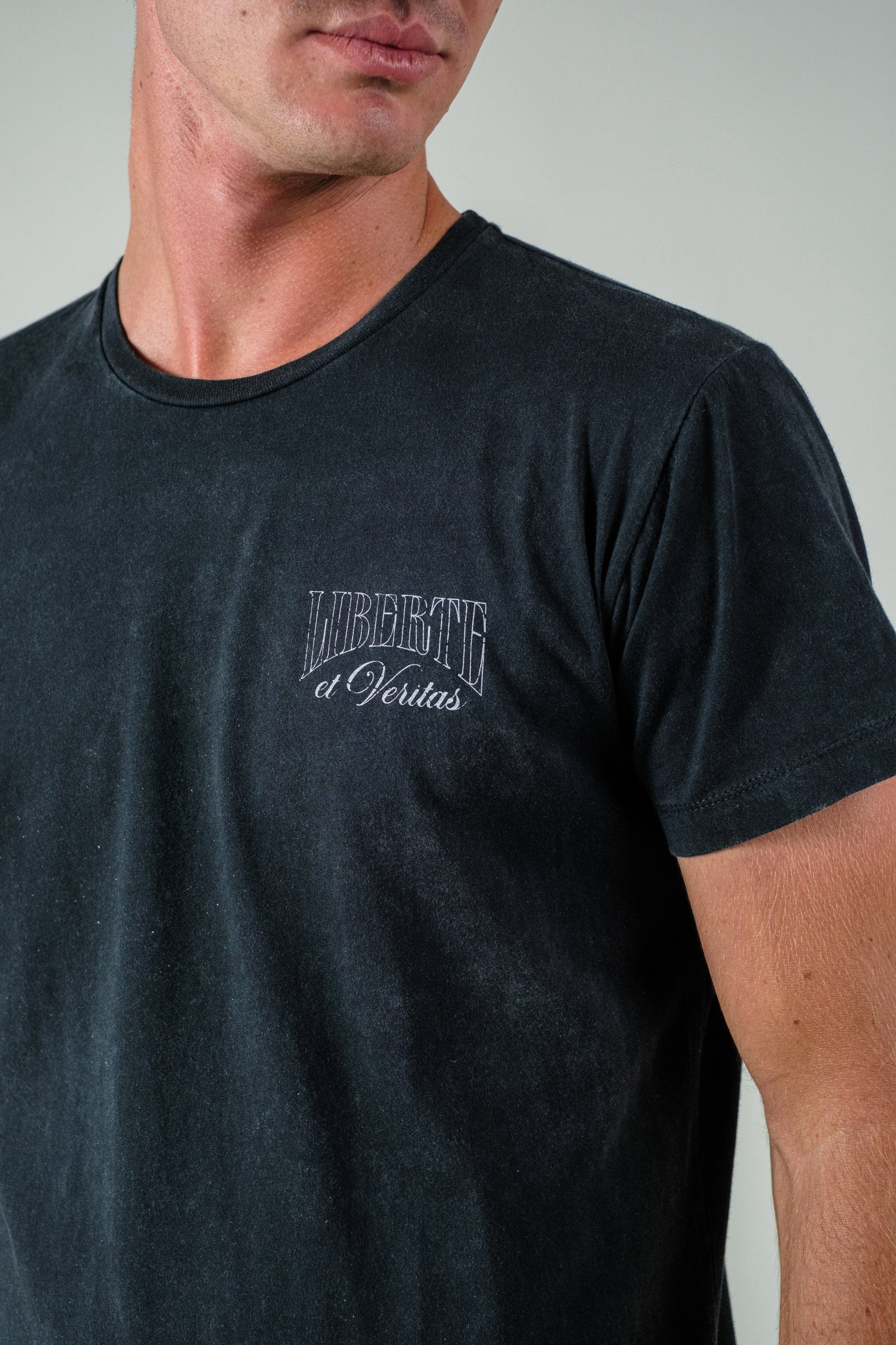 Lvt Globe Line - Man T-Shirt - VERITAS & LIBERTE