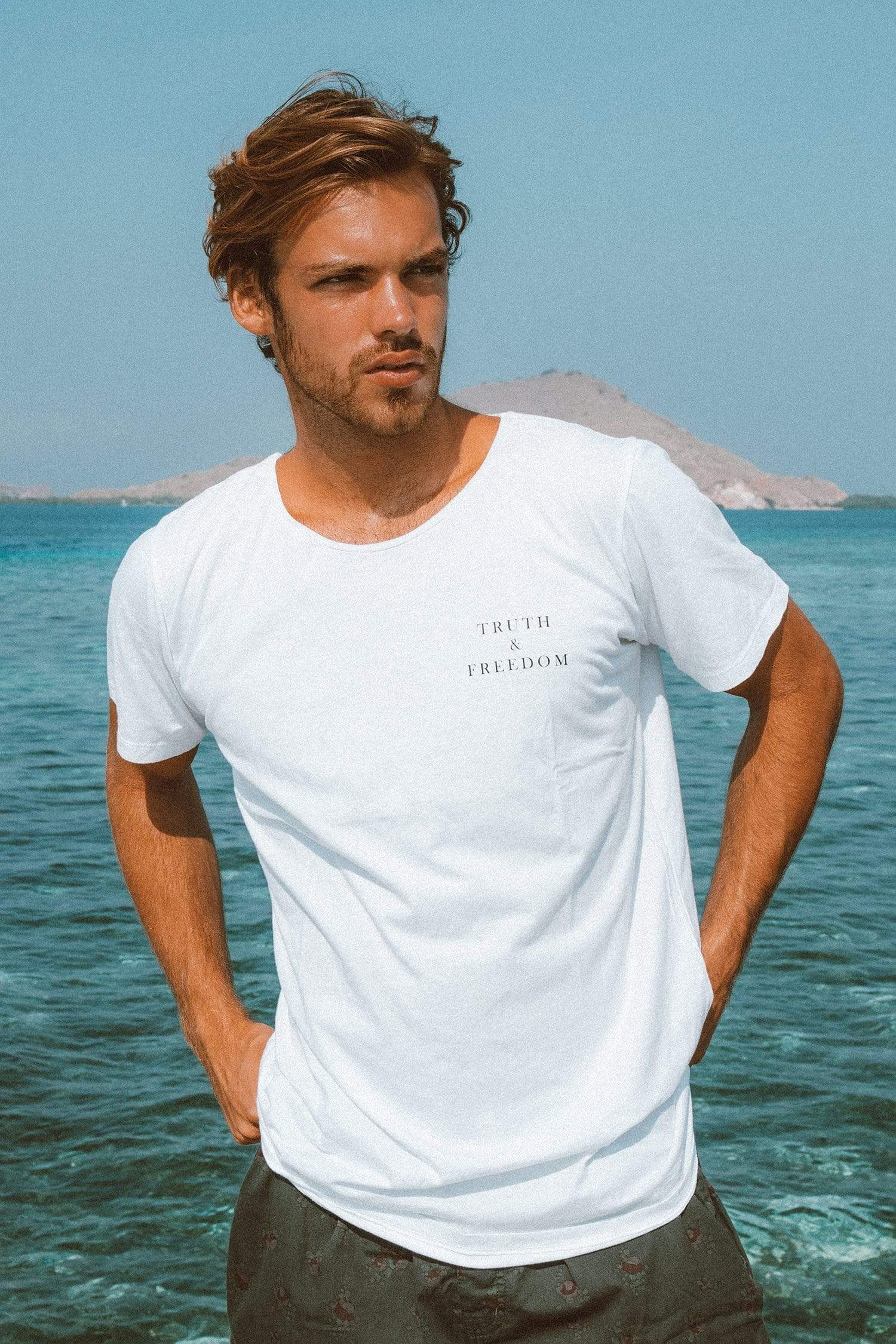 Lvt Question The Narrative - Man T-Shirt - VERITAS & LIBERTE