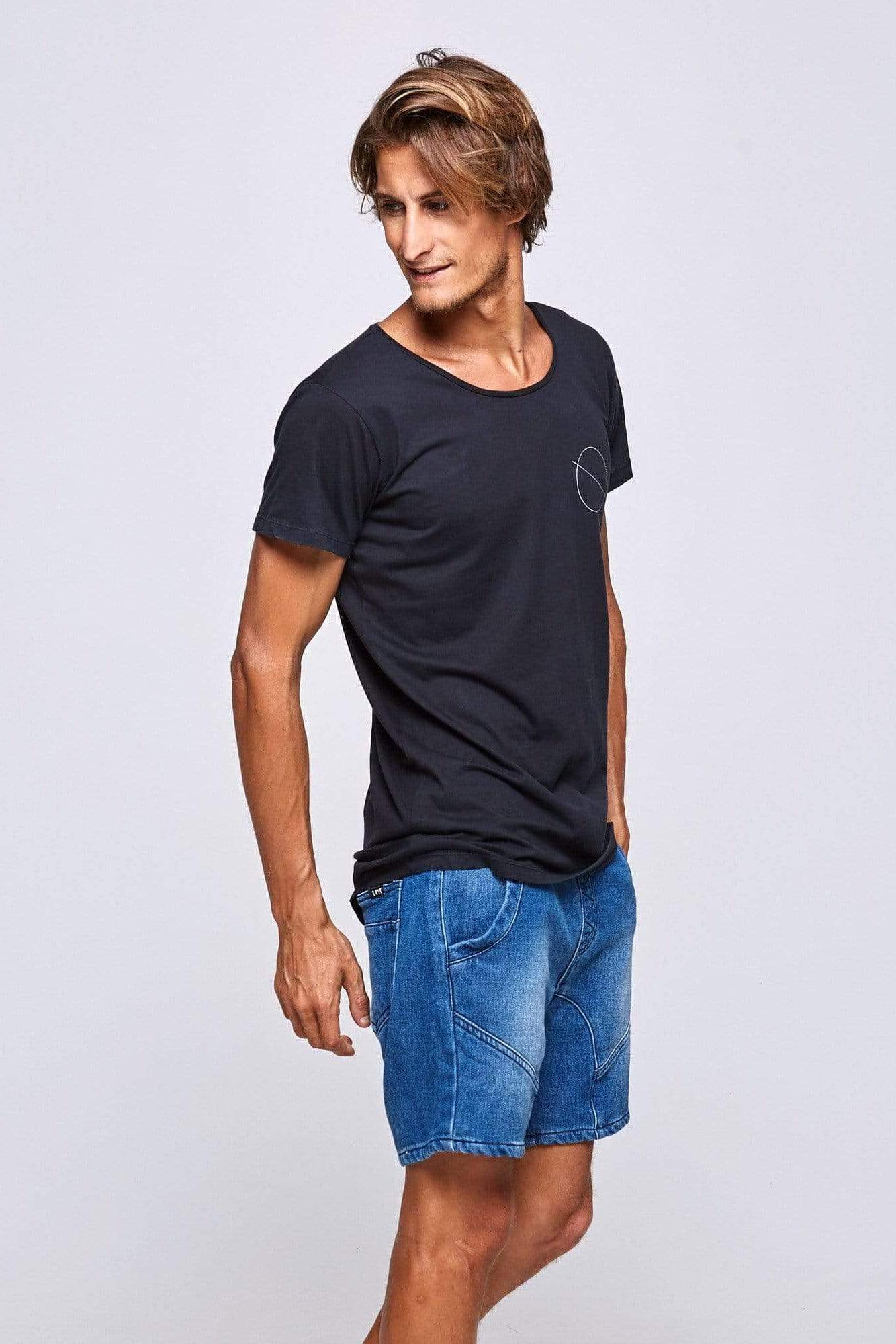 Lvt Without Truth Circle - Man T-Shirt - VERITAS & LIBERTE